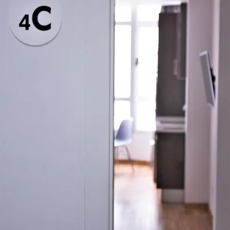 Atlantic מלון דירות 3*